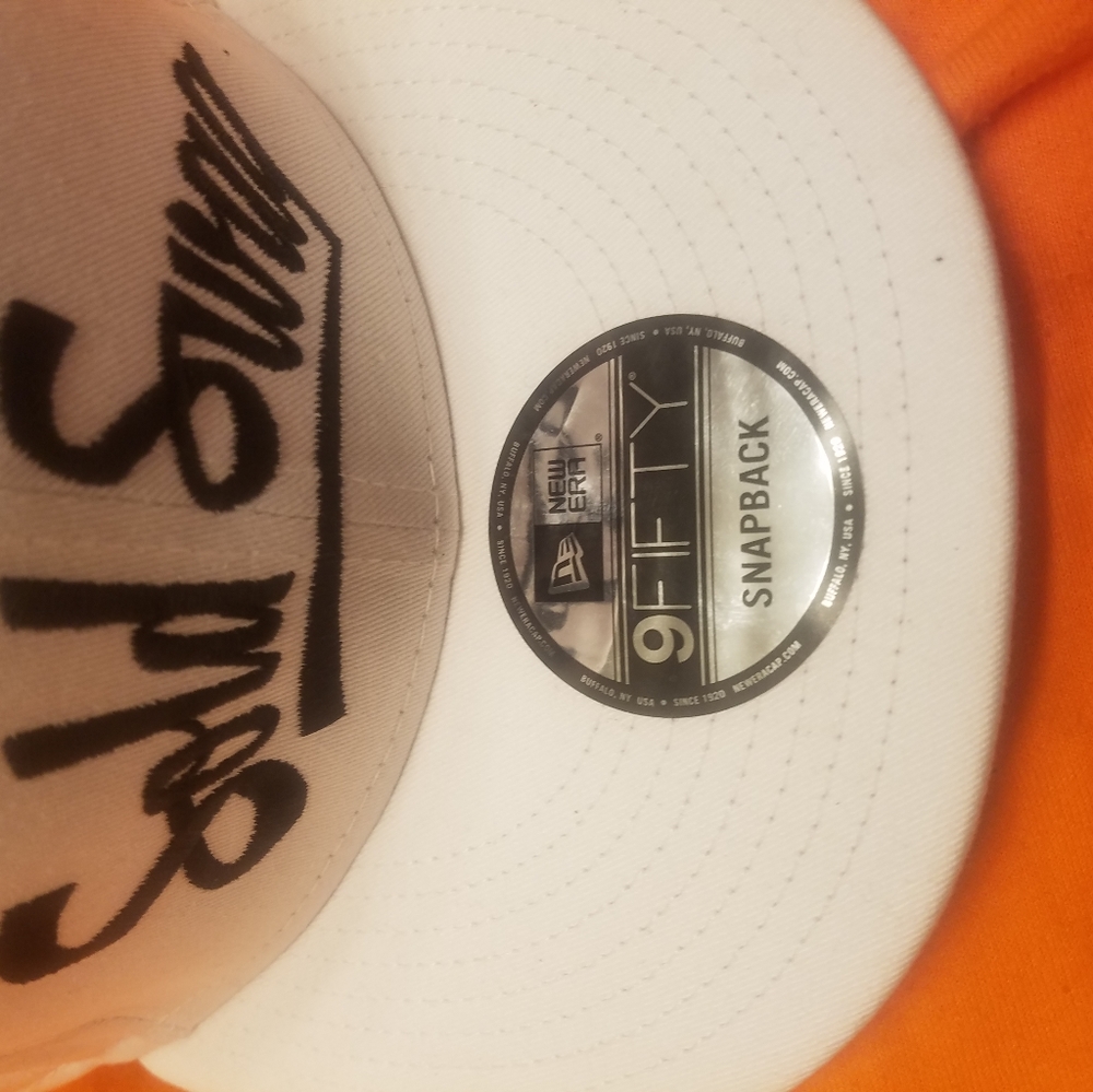 Snap back hat - Picture 2 of 3